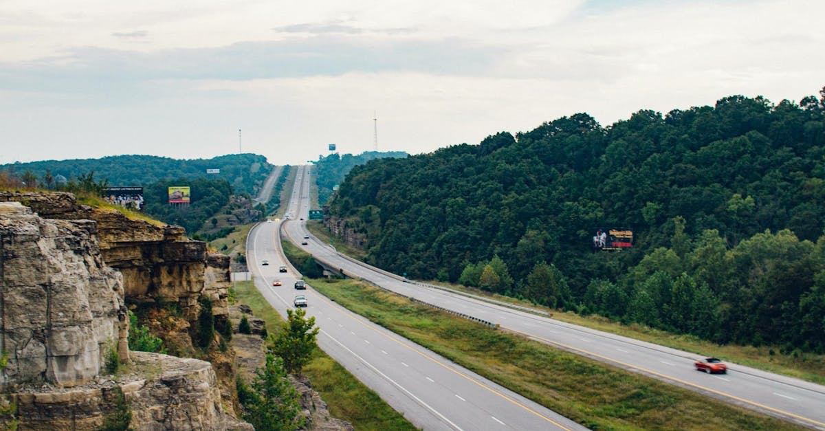 découvrez tout ce qu'il faut savoir sur l'infrastructure : définitions, enjeux, types d'infrastructures (routes, réseaux, technologies) et leur importance pour le développement durable et la compétitivité économique.