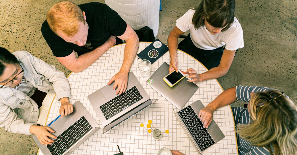 découvrez l'importance de la collaboration dans le monde professionnel. apprenez comment le travail d'équipe, la communication et l'échange d'idées peuvent renforcer la créativité et l'efficacité au sein de vos projets.