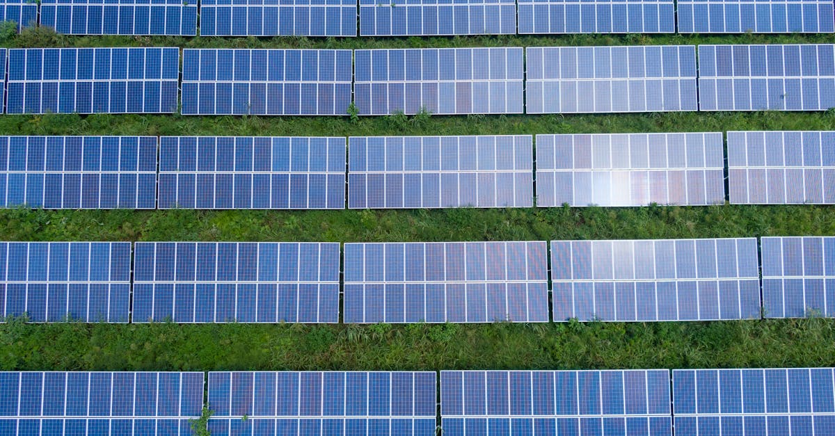 découvrez les avantages de l'énergie solaire pour un avenir durable. apprenez comment cette source d'énergie renouvelable réduit votre empreinte carbone et vous fait économiser sur vos factures d'électricité.